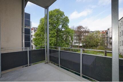NEU renovierte 2-Raum-Wohnung mit Balkon, großer Wohnküche und Tageslichtbad - Zwickau