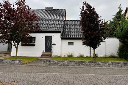 Freistehendes Einfamilienhaus - 229.000,00&nbsp;EUR Kaufpreis, ca.&nbsp; 100,00&nbsp;m&sup2; in Raguhn-Jeßnitz (PLZ: 06779)