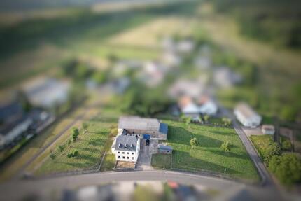 Wohnhaus und Nebengebäude auf außergewöhnlich großem Grundstück - Saarburg