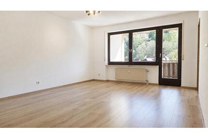 Helle 1,5-Zimmer-Wohnung mit Balkon, Garage & Grünblick in ruhiger Lage von Bad Berneck - Bad Berneck im Fichtelgebirge