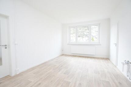 3-Raum-Wohnung mit Balkon - 571,00&nbsp;EUR Kaltmiete, ca.&nbsp; 92,00&nbsp;m&sup2; in Chemnitz (PLZ: 09127) Adelsberg