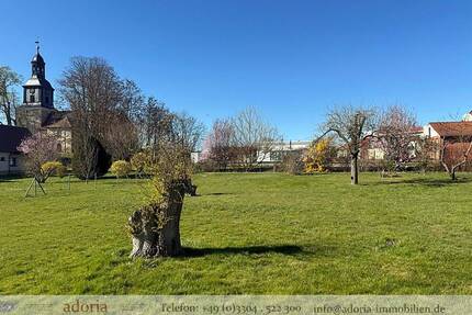 * Ländliches Leben im Dorf * bauträgerfreies Grundstück im Dorfkern von Vehlefanz * - Oberkrämer / Vehlefanz