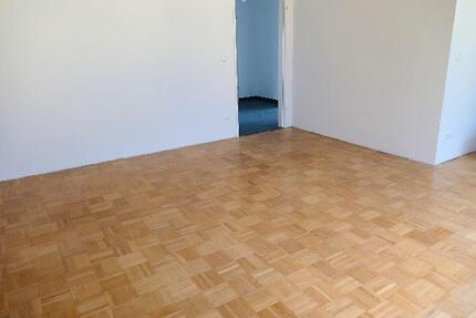 2024 renovierte 2 Zimmer Wohnung in ruhiger Lage mit Dusch-Badewanne und zwei Kfz.-Stellplätzen! - Hameln Kernstadt