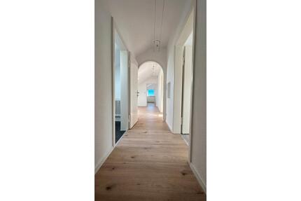 Modernisierte 2,5-Zimmer-Dachgeschosswohnung mit Garage - Schramberg