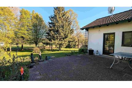 Idyllisches Bungalow mit großen Naturgarten - Igling