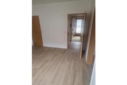 Wohnung zu vermieten 2 ZKB Boden neu in 33818 Asemissen - Leopoldshöhe