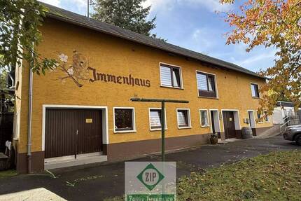 Wohnhaus mit Imkerei, Werkstatt und Hofladen mitten im Grünen der Vulkaneifel in Wallenborn