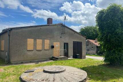 Haus zum Kaufen in Saal 98.000,00 € 311 m²