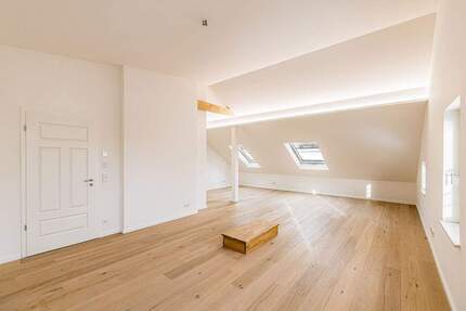 Stilvolle Dachgeschosswohnung mit Loggia und zwei Tageslichtbädern - Leipzig Zentrum-Südost