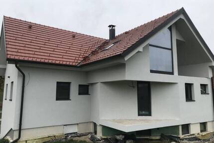 Wohn-und Geschäftshaus mit großer Scheune und großem Grundstück - Plech