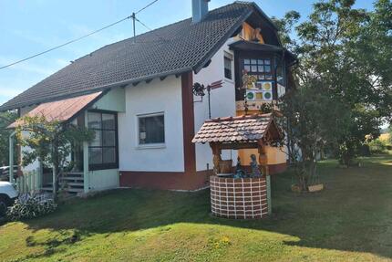 Einfamilienhaus mit einer Einliegerwohnung und Doppelgarage - Tiefenbach