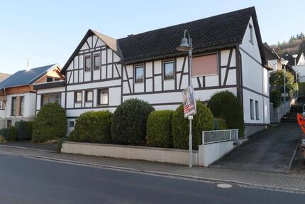 Haus mit vielen Möglichkeiten - 229.000,00&nbsp;EUR Kaufpreis, ca.&nbsp; 250,00&nbsp;m&sup2; in Dillenburg (PLZ: 35690) Nanzenbach