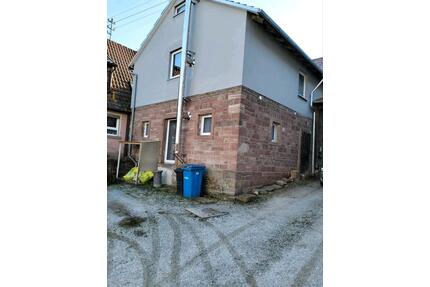 Haus mit Nebengebäude und Scheune - Gemünden am Main