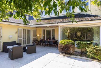 Haus zum Kaufen in Köln Lövenich 1.990.000,00 € 300 m² - Köln / Lövenich