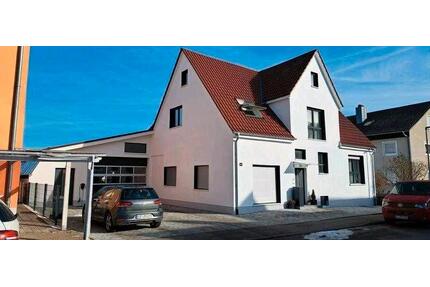 TOP saniertes Mehrfamilienhaus + Halle + PV-Anlage - Trossingen