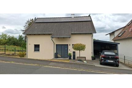 Tolles Einfamilienhaus - 650.000,00&nbsp;EUR Kaufpreis, ca.&nbsp; 130,95&nbsp;m&sup2; in Staufenberg (PLZ: 35460)