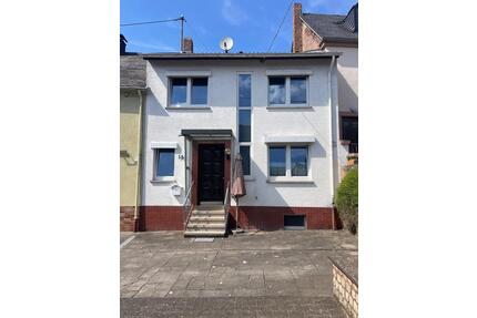 Charmantes Einfamilienhaus mit großer Scheune und viel Potenzial - Osann-Monzel