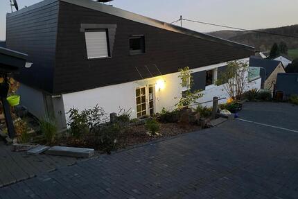 Wohnen wie im eigenen Haus: 147 m², 6 Zimmer, Garten & Weitblick - Nentershausen