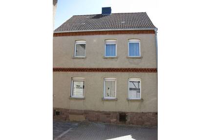 Wohnhaus mit Zufahrt, Hof und Garage (Esperstedt)! - Bad Frankenhausen/Kyffhäuser