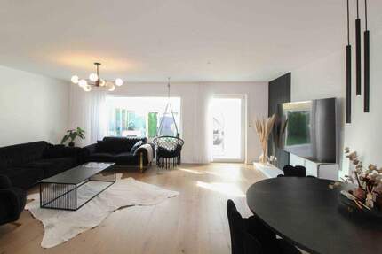 Attraktives modernes Reihenmittelhaus mit Wintergarten und Garten in ruhiger Lage von Erding