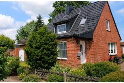 Wohnen in Husum-Rödemis – Einfamilienhaus mit Garten und Carport