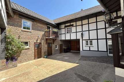 Haus zum Kaufen in Euskirchen 349.000,00 € 178.48 m²