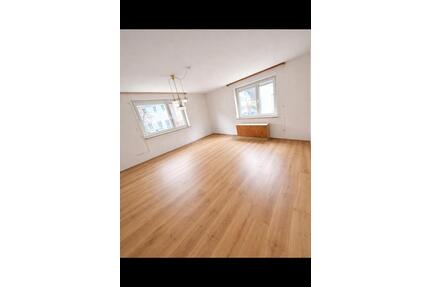 WG Zimmer zu vermieten - 333,00&nbsp;EUR Kaltmiete, ca.&nbsp; 60,00&nbsp;m&sup2; in Sulz am Neckar (PLZ: 72172)