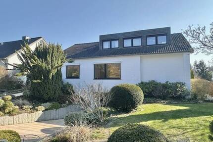 Altenholz-Stift: Außergewöhnliches Einfamilienhaus mit privater Schwimmhalle und ruhiger Gartenoase