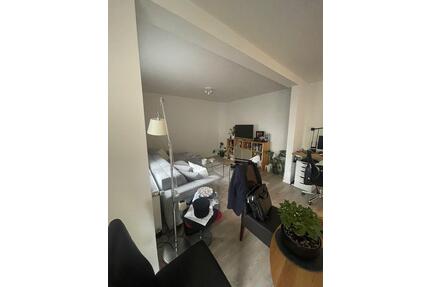 Renovierte 2-Zimmer-Wohnung mit Balkon, Aufzug & Einbauküche in zentraler Lage von Düsseldorf