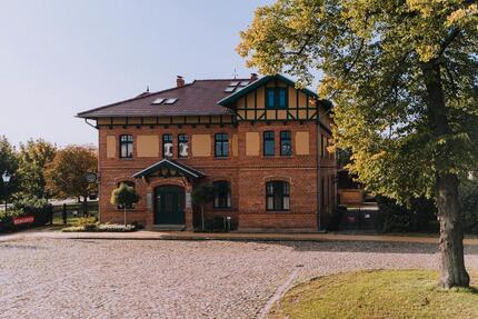 Alter Bahnhof mit Café, Pension und Privat - Wohnungen - Dargun