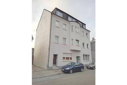 Achtfamilienhaus mit einer freien Wohnung im Dachgeschoss. - Oberhausen Lirich-Nord