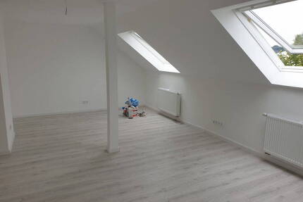 NÄHE BAHNHOFKAUFLAND,70 m2 DACHGESCHOSS WOHNUNG ZU VERMIETEN,SOFORT FREI - Herzogenrath