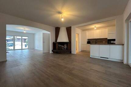 ANFRAGESTOPP!!! Erstbezug nach Grundsanierung ! Endhaus mit Studio, Vollkeller und 2 Garagen - Rosengarten - Vahrendorf