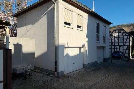 Mehrfamilienhaus in Osterspai - 389.000,00&nbsp;EUR Kaufpreis, ca.&nbsp; 165,00&nbsp;m&sup2; in Koblenz (PLZ: 56070) Bubenheim