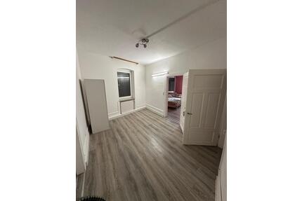 WG Zimmer privat 410 kalt. - 410,00&nbsp;EUR Kaltmiete, ca.&nbsp; 15,00&nbsp;m&sup2; in Weingarten (Baden) (PLZ: 76356)