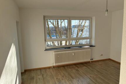 Gemütliche 2,5-Zimmer-Wohnung mit Balkon in Saarlouis-Picard - Blieskastel