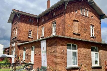 helle Familien-Wohnung 117 m² im historischen Bahnhof Lalendorf
