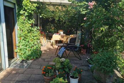 von privat:Sofort frei, 4-Zi Wohnung im EG, Einbauküche, Terasse, eigener Garten, Bad mit Wanne, Garage, Zeitmiete 1 12 Jahre - Kalchreuth Röckenhof