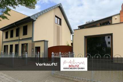 Haus zum Kaufen in Berlin Johannisthal 1.950.000,00 € 521.73 m² - Berlin / Johannisthal