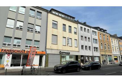 Großes Mehrfamilienhaus, 710 qm total, Neuss-Furth mit Arztpraxis, Geschäftslokal, Werkstatt, Garten