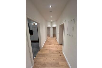 ERSTBEZUG NACH SANIERUNG: Moderne 3-Zimmer-Dachgeschosswohnung - Peine