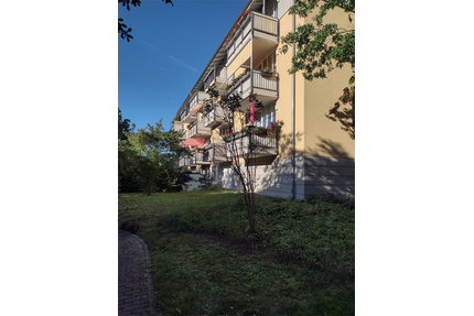 Klotzsche: 2-Zimmer-Wohnung mit Balkon, Wannenbad - Dresden
