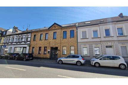 Fünffamilienhaus mit 3 freien Wohnungen - 78 m² 70 m²36 m² & Lagerhalle - grüne Oase in der Stadt - Oberhausen Stadtmitte