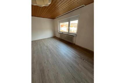 Renovierte 2 Zimmer Wohnung Balkon, EBK, Garage, Stellplatz PF - Pforzheim Nordstadt