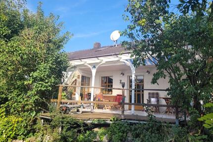 Einfamilienhaus mit großen Gartengrundstück zu verkaufen. - Moosthenning