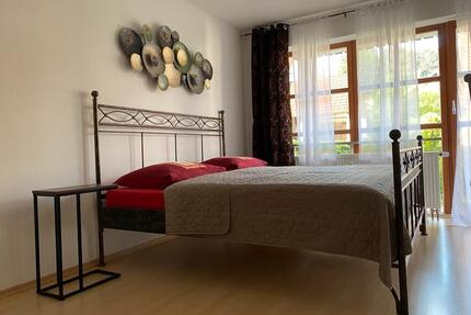 Möblierte 1-Zimmer-Wohnung mit Terrasse in Altenplos - Heinersreuth