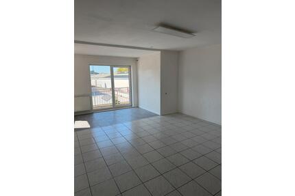 Mietwohnung 3 Zimmer, Küche, Bad Terrasse, Balkon - Ransbach-Baumbach