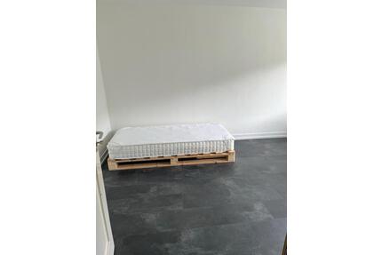 ZIMMER NUR FÜR FRAUEN FREI AB 01 März - Stuttgart Stuttgart-Süd