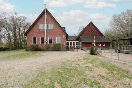 Haus zum Kaufen in Neukirchen 398.000,00 € 279.55 m²