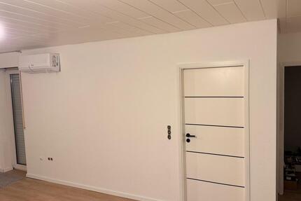 Frisch renovierte 3 ZKB Erdgeschosswohnung mit Balkon und Klima - Eisenberg (Pfalz)